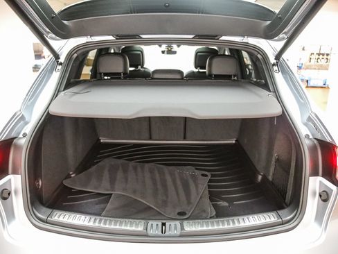 Certified 2026 Porsche Macan AWD/4WD image 30