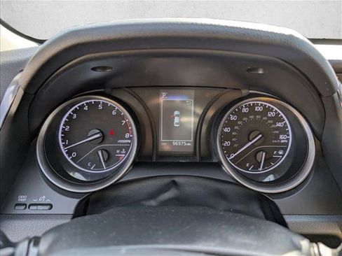Used 2021 Toyota Camry SE image 11