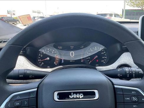 Used 2025 Jeep Compass Sport AWD/4WD image 18