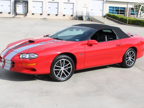Used 2002 Chevrolet Camaro Z28 w/ SS Performance/Appearance Pkg RWD image 11