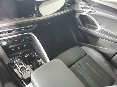 Used 2025 Audi Q5 Premium Plus w/ Premium Plus image 17