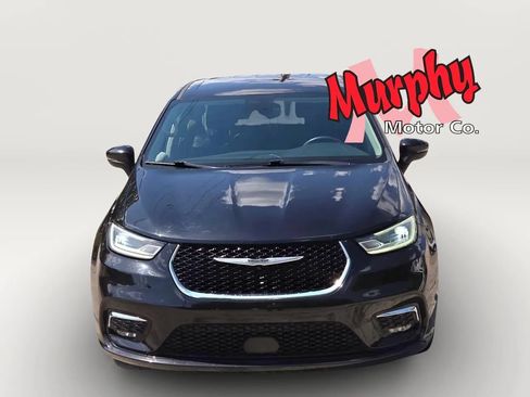 Used 2023 Chrysler Pacifica Touring-L FWD image 5
