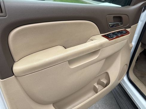 Used 2010 Chevrolet Tahoe LT image 11