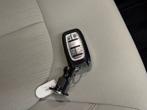 Used 2017 Chrysler Pacifica Touring image 22