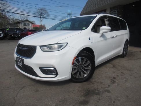 Used 2021 Chrysler Pacifica Touring-L FWD image 35