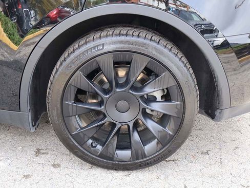 Used 2023 Tesla Model Y Long Range image 22