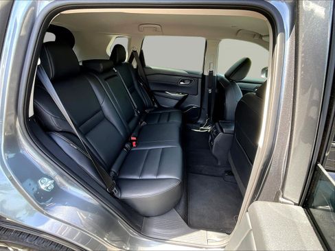 Used 2026 Nissan Rogue SL FWD image 25