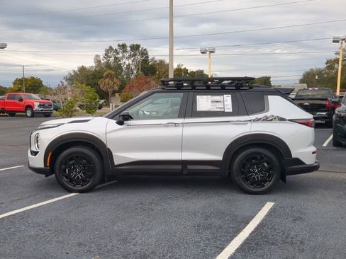 New 2025 Mitsubishi Outlander AWD image 9