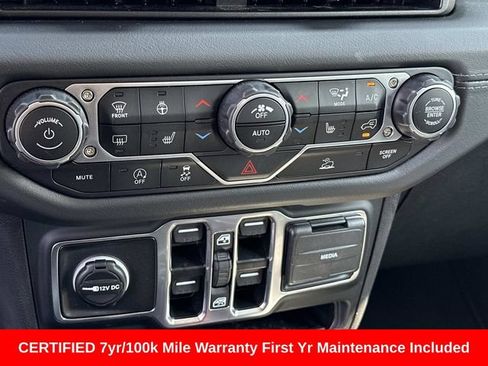 Certified 2025 Jeep Gladiator Mojave AWD/4WD image 22