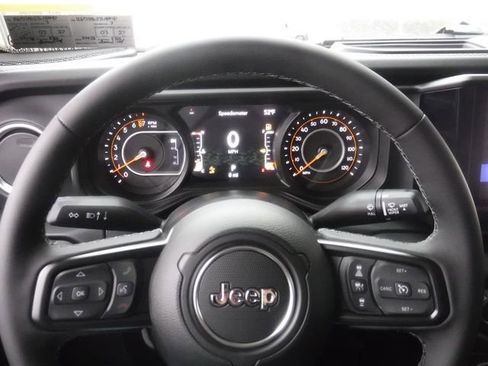 New 2026 Jeep Gladiator Sahara image 37