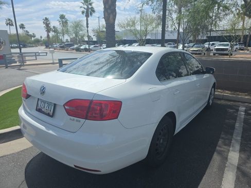 Used 2013 Volkswagen Jetta SE FWD image 3
