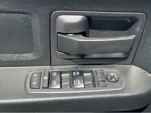 Used 2018 RAM 1500 Express RWD image 32