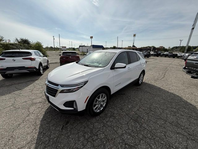 Used 2022 Chevrolet Equinox LT FWD image 2