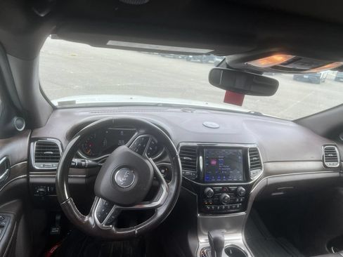 Used 2019 Jeep Grand Cherokee Overland AWD/4WD image 9