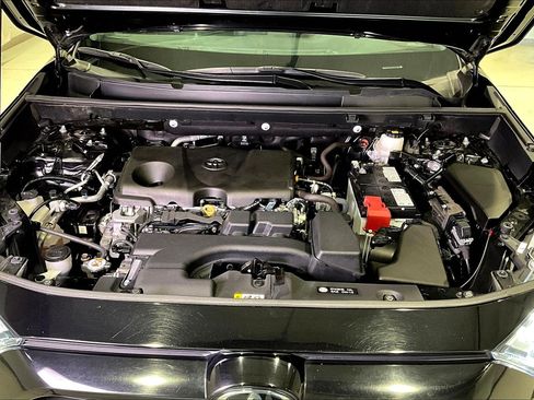 Used 2025 Toyota RAV4 XLE image 30