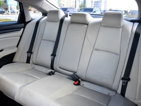 Used 2018 Honda Accord LX image 11