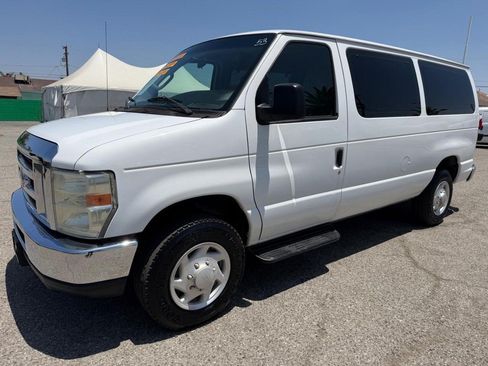 Used 2009 Ford E-350 and Econoline 350 Super Duty Wagon RWD image 12