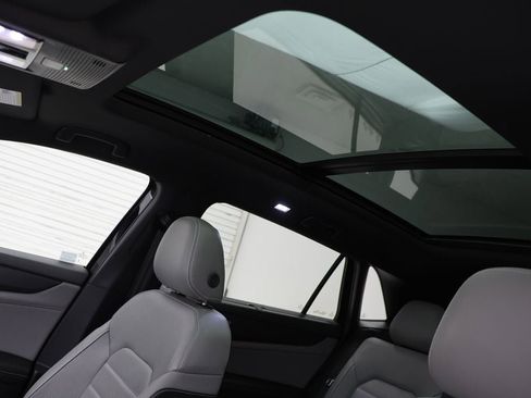 Used 2024 Volkswagen Atlas Cross Sport SEL R-Line image 18