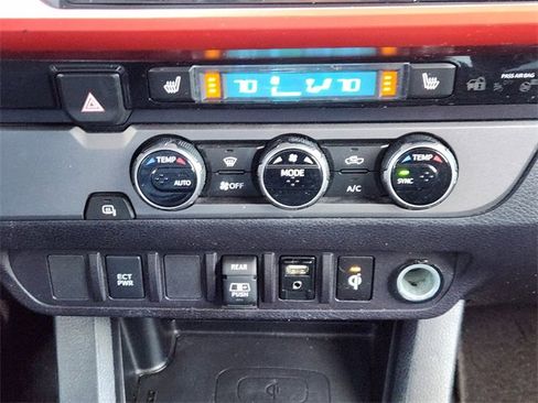 Used 2018 Toyota Tacoma TRD Sport image 15