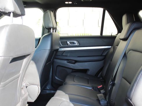 Used 2018 Ford Explorer XLT w/ Equipment Group 202A image 13