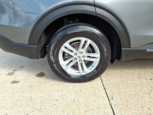 Used 2022 Ford Explorer XLT image 8