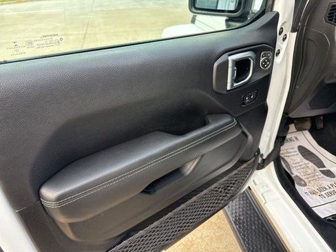 Used 2023 Jeep Wrangler Unlimited Sahara w/ Cold Weather Group AWD/4WD image 18
