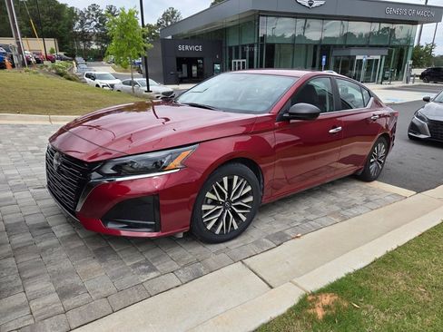 Used 2025 Nissan Altima 2.5 SV FWD image 1