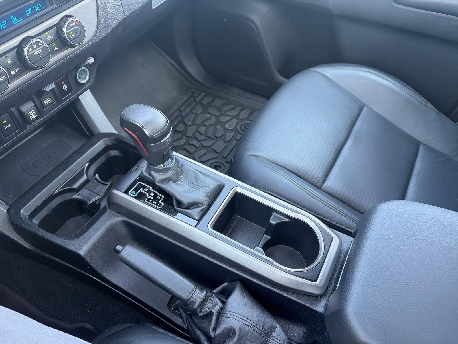 Used 2021 Toyota Tacoma Limited AWD/4WD image 24