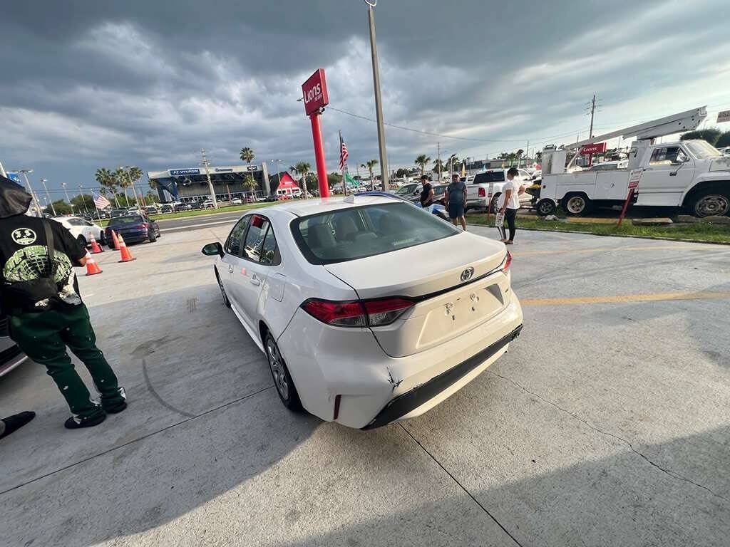 Used 2021 Toyota Corolla LE FWD image 15