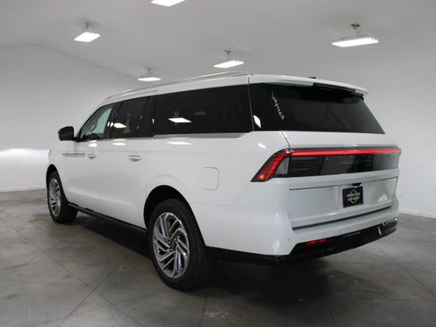 New 2026 Lincoln Navigator L Reserve AWD/4WD image 6