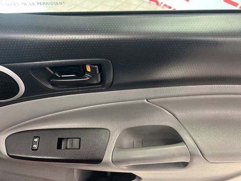 Used 2014 Toyota Tacoma 4x4 Access Cab image 11