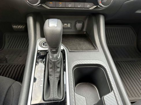 Certified 2025 Nissan Sentra SV FWD image 25
