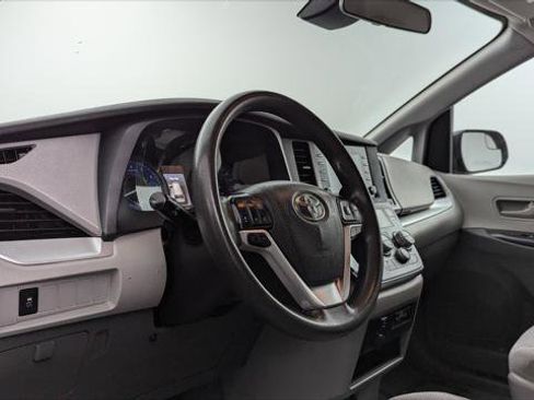Used 2019 Toyota Sienna L image 22