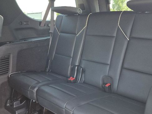 Used 2023 Cadillac Escalade ESV Premium Luxury AWD/4WD image 6