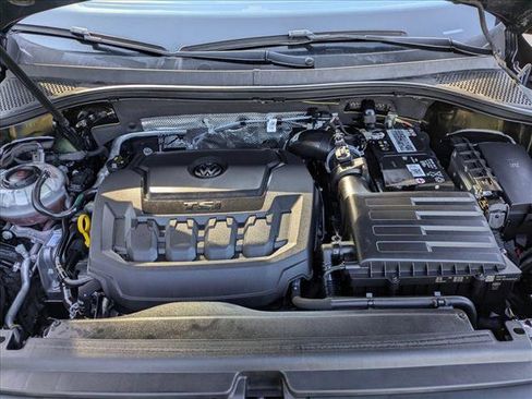 Used 2023 Volkswagen Tiguan SE R-Line image 22