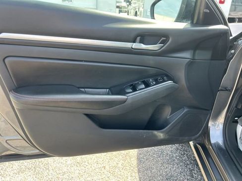 Used 2024 Nissan Altima 2.5 SR image 11