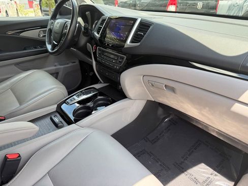 Used 2017 Honda Pilot Touring image 10