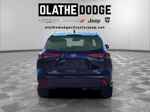 Used 2022 Toyota Highlander XLE FWD image 30