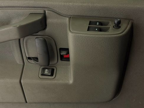 Used 2018 Chevrolet Express 3500 Extended w/ Driver Convenience Package image 46