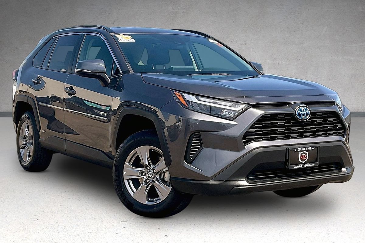 Used 2024 Toyota RAV4 LE AWD/4WD image 2