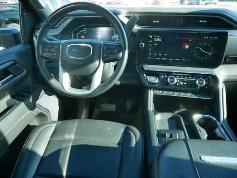 Used 2024 GMC Sierra 2500 Denali image 16