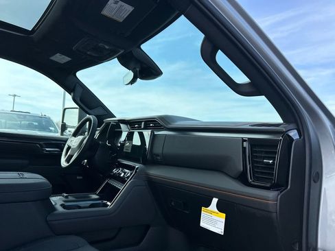 New 2026 GMC Sierra 2500 AT4 w/ AT4 Premium Plus Package AWD/4WD image 42