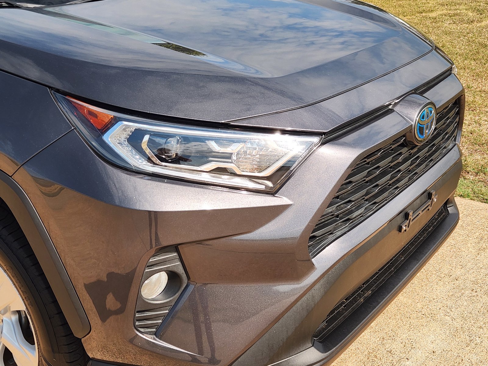 Used 2020 Toyota RAV4 XLE AWD/4WD image 12