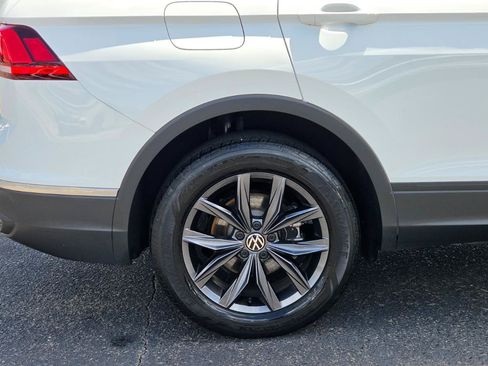 Certified 2024 Volkswagen Tiguan SE AWD/4WD image 16
