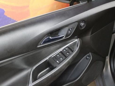 Used 2019 Chevrolet Cruze Premier FWD image 13