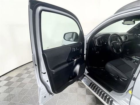 Certified 2018 Toyota Tacoma TRD Off-Road image 21