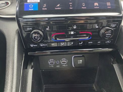 Used 2023 Jeep Grand Cherokee Limited image 23