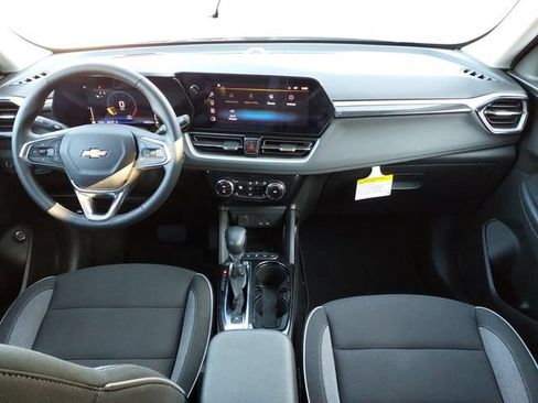 Used 2025 Chevrolet TrailBlazer LT w/ Convenience Package AWD/4WD image 21