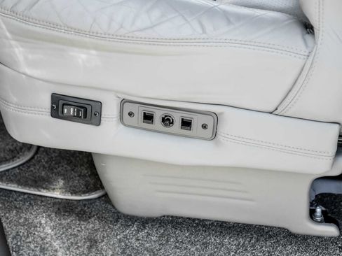 Used 2011 Chevrolet Express 1500 image 32