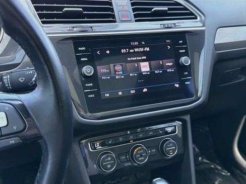 Used 2019 Volkswagen Tiguan SE w/ Panoramic Sunroof Package FWD image 26